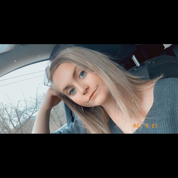 Profile Picture of Julia Darminio (@juliad260) on Poshmark