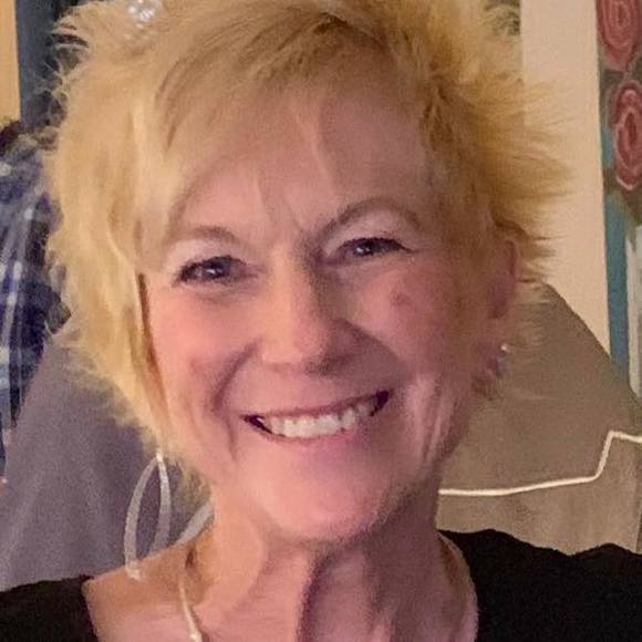 Lori Glonek - Poshmark Profile Picture of Lori Glonek (@lojoglo) on Poshmark