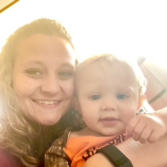 Profile Picture of Laura Unsicker (@unsickl826) on Poshmark