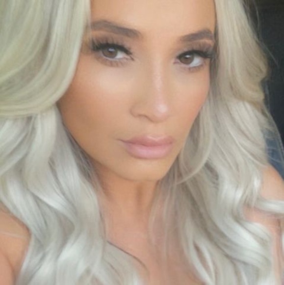 Profile Picture of Danielle Hendricks (@hendricksduhh) on Poshmark