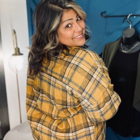 Profile Picture of Jessica Axmaker (@jessicaaxmaker) on Poshmark