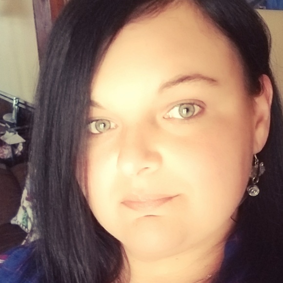 Profile Picture of Amanda Catoe (@carolinagirl684) on Poshmark