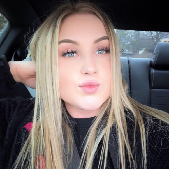 Profile Picture of Cassi Wisneski (@wisneski14) on Poshmark