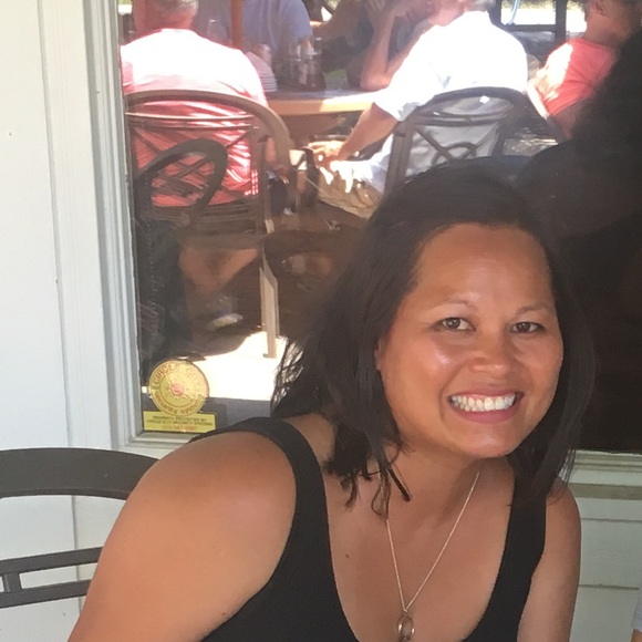 Profile Picture of Maria Esterline (@esterlinem) on Poshmark