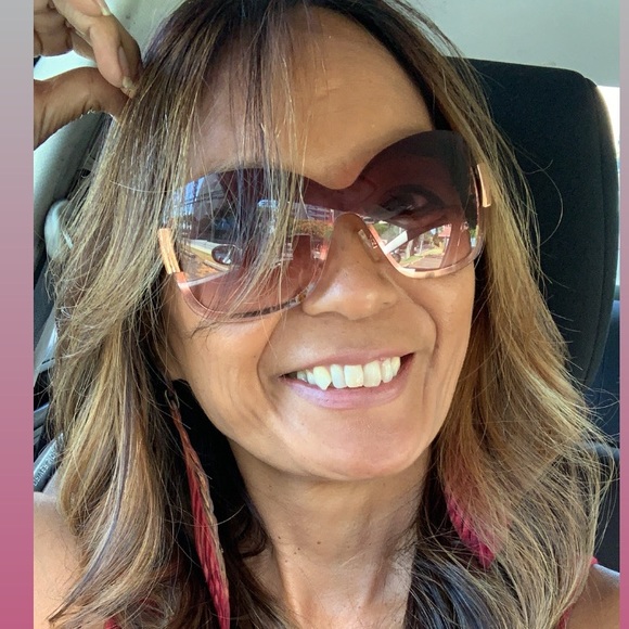 Profile Picture of Lisa Agdeppa (@keolani2) on Poshmark