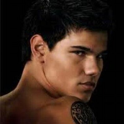 Profile Picture of Arely Castillo (@arelycastillo12) on Twitter