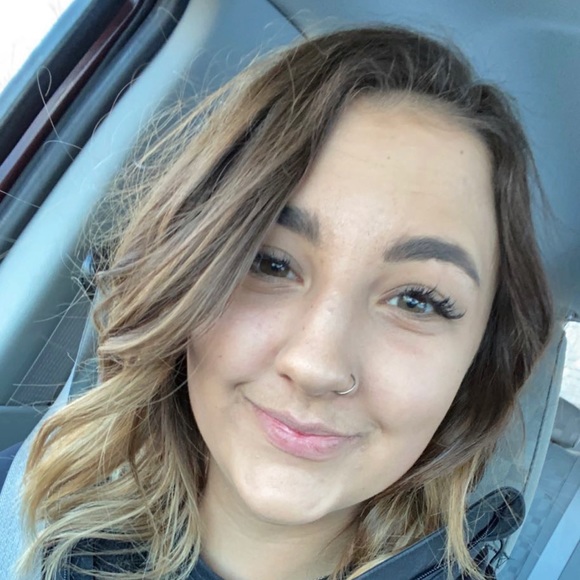 Profile Picture of Mackenzie Irlbeck (@m_irlbeck) on Poshmark