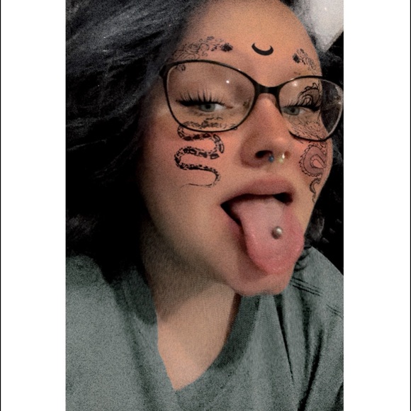 Profile Picture of Katelyn Bratcher (@katelynbratcher) on Poshmark