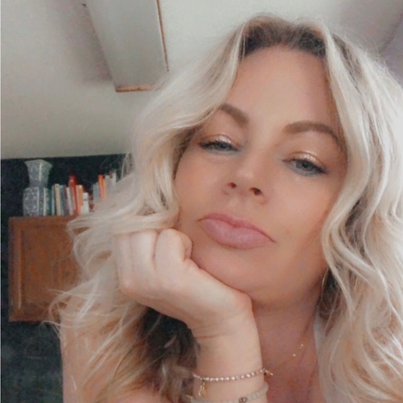Profile Picture of Lenna Roberts (@eileenmcginn) on Poshmark