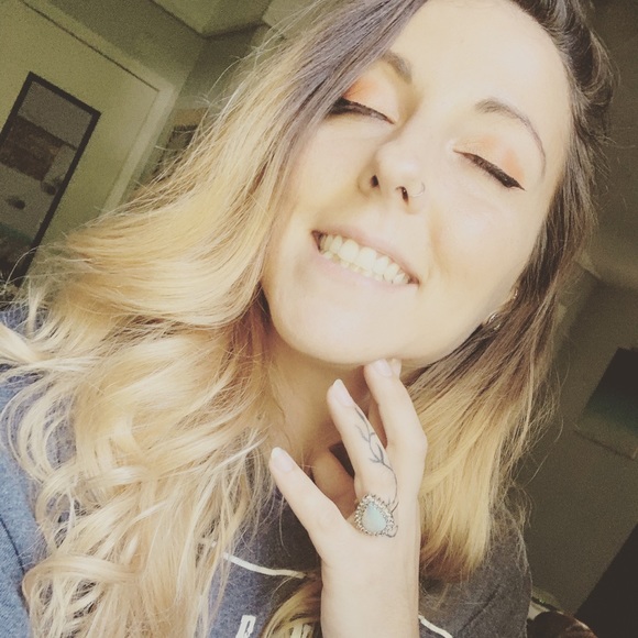 Profile Picture of Caitlin Leskin (@leskin100391) on Poshmark