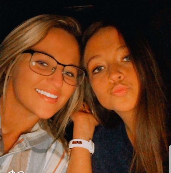 Profile Picture of Madison Abbott (@mabbott99) on Poshmark