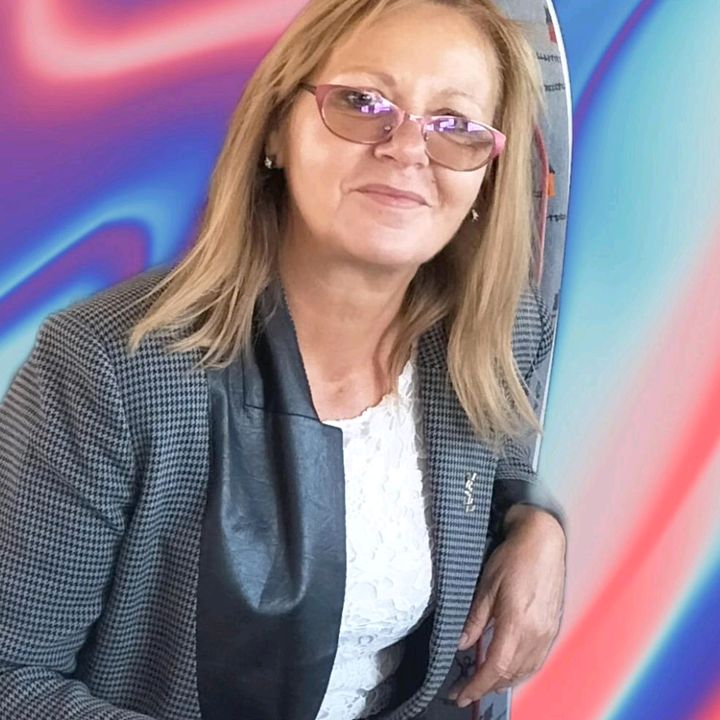 Profile Picture of Julia Larson (@julia.larson97) on Tiktok