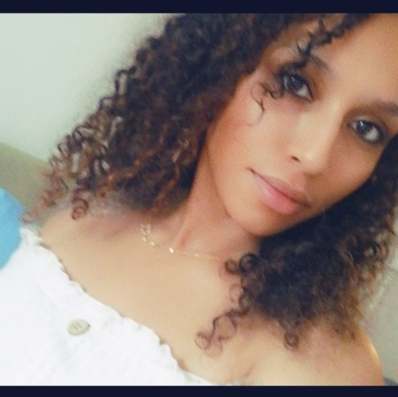 Profile Picture of Danielle Lyttle (@daniellelyttle1) on Poshmark