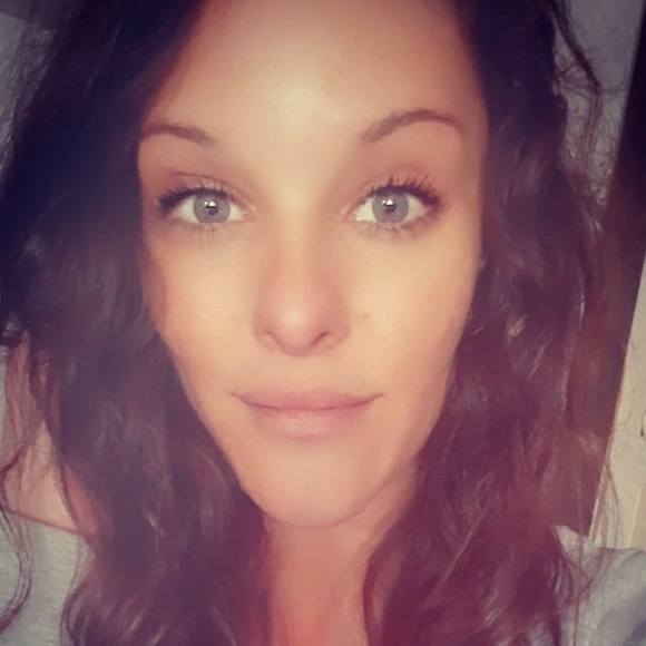 Profile Picture of Rachel Diekhoff (@rachdiekhoff) on Poshmark