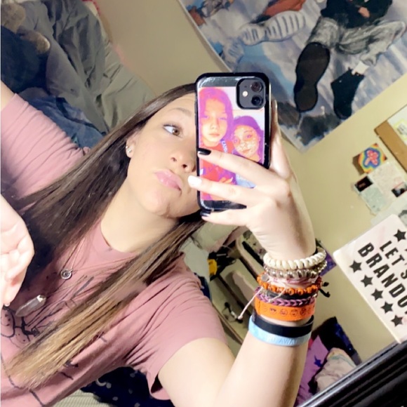 Profile Picture of Zoe Thornsbury (@zoethornsbury) on Poshmark