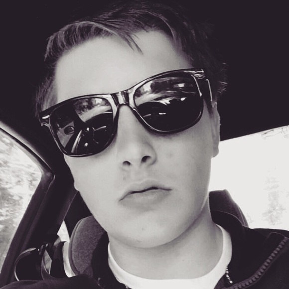 Profile Picture of Jeremy Gilbert (@jeregil) on Poshmark