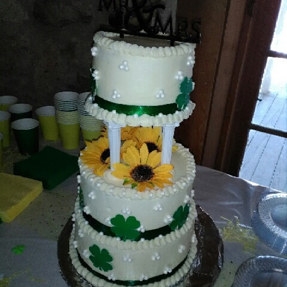 Profile Picture of Lucy Enriquez (@lentique) on Poshmark