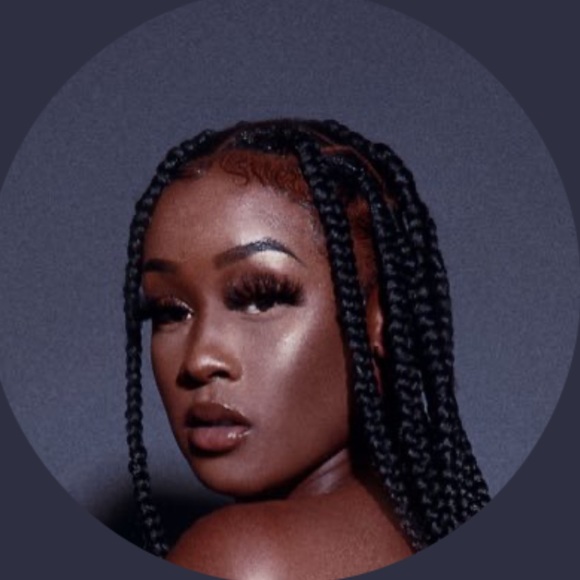 Profile Picture of Cheyanne Pinnock (@cheyanne_) on Poshmark