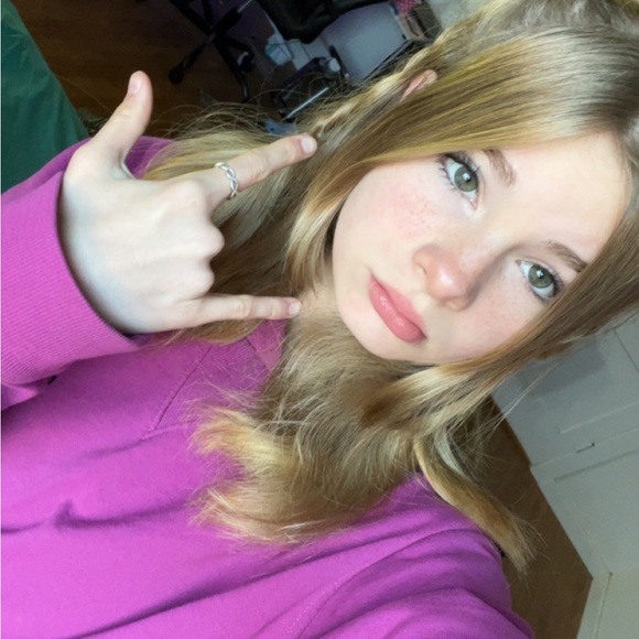 Profile Picture of Alexa Brenes (@alexalovestink) on Poshmark