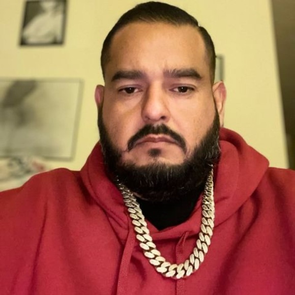 Profile Picture of Joe Saenz (@bignalga58) on Poshmark