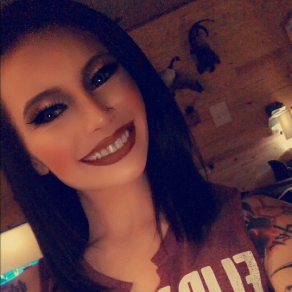 Profile Picture of Shayna Holmes (@shayna_holmes94) on Poshmark