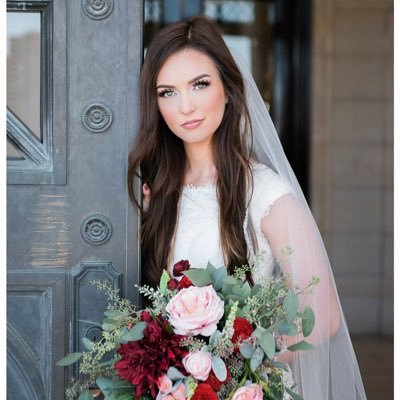 Profile Picture of Sara McConkie (@shutterworxpics) on Twitter