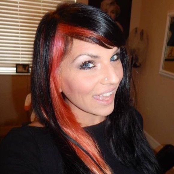 Profile Picture of Erin Matthews (@erinmatt) on Poshmark