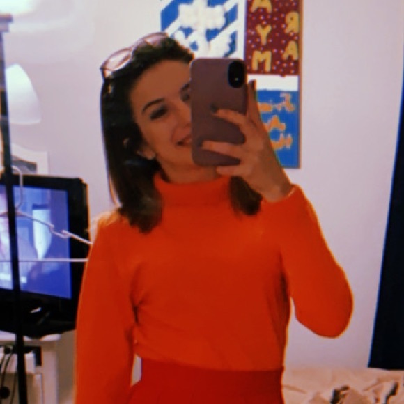 Profile Picture of Dani Jones (@danitj942002) on Poshmark