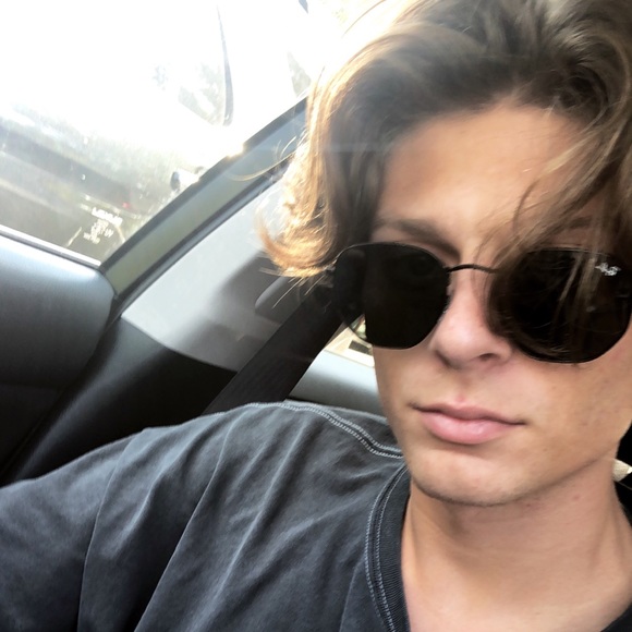 Profile Picture of Dylan Erwin (@erwin_da13) on Poshmark