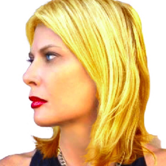 Profile Picture of Deborah Norcross (@14emery) on Poshmark