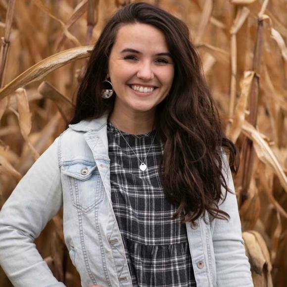 Profile Picture of Danielle Dawson (@danielle193) on Poshmark