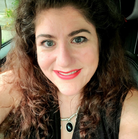 Profile Picture of Jenna Ardaiz-brown (@jennasaisquoi) on Poshmark