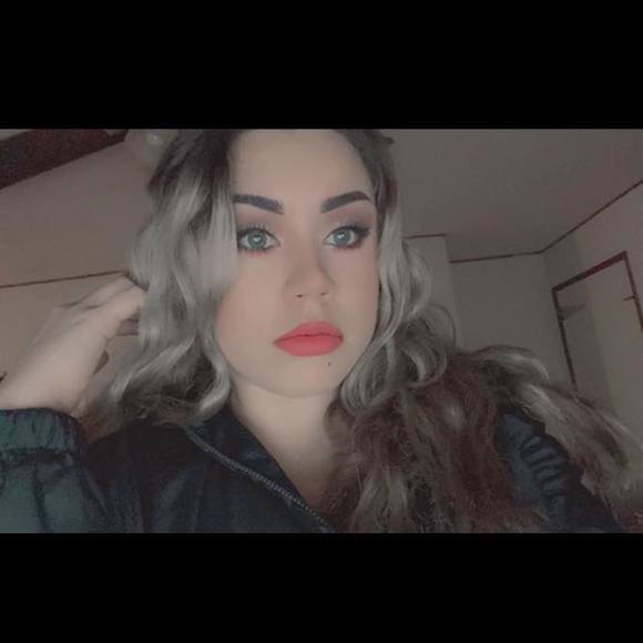 Profile Picture of Taeja Rossback (@taetae321) on Poshmark