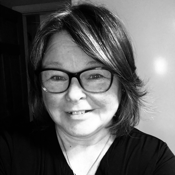 Profile Picture of Debra Archambeault (@darchambeault) on Poshmark