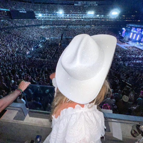 Brooke Rempfer - Poshmark Profile Picture of Brooke Rempfer (@brookemr1717) on Poshmark