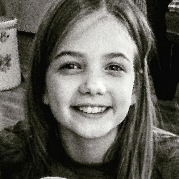 Profile Picture of Paisley Crudgington (@paisleypoo1234) on Poshmark