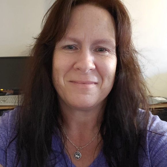 Profile Picture of Tammy Rapplean (@tammyredhead) on Poshmark