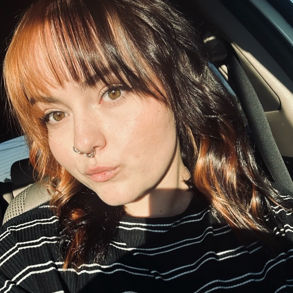 Profile Picture of Bethany Spurling (@bethanylynn1116) on Poshmark