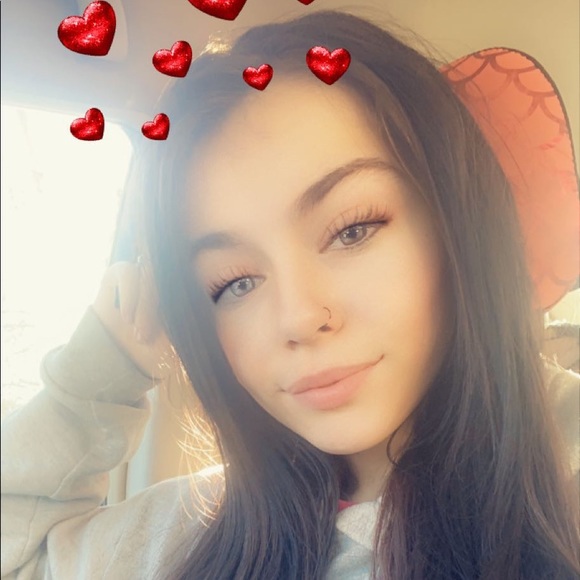 Profile Picture of Queen Julia (@juliabarao327) on Poshmark