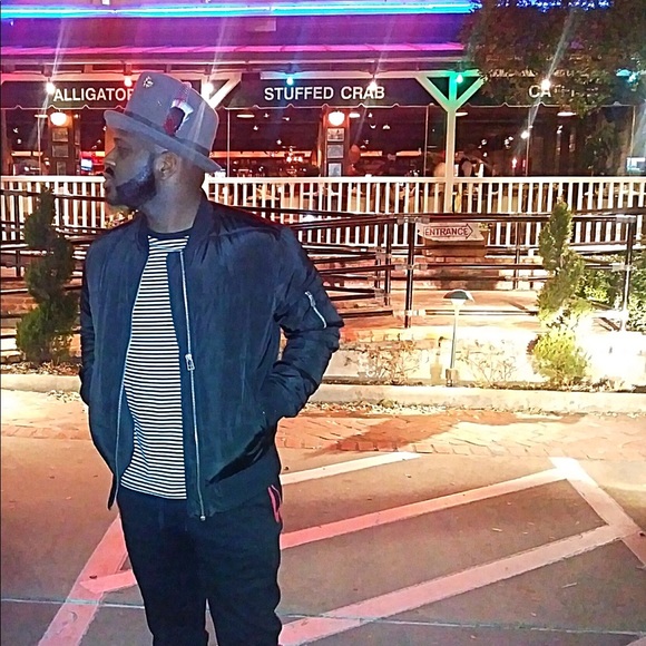 Profile Picture of Verlon Lofton (@vstyle1) on Poshmark