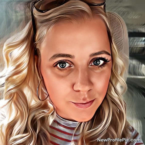Profile Picture of Ashley Lichenstein (@mrsceedge) on Poshmark