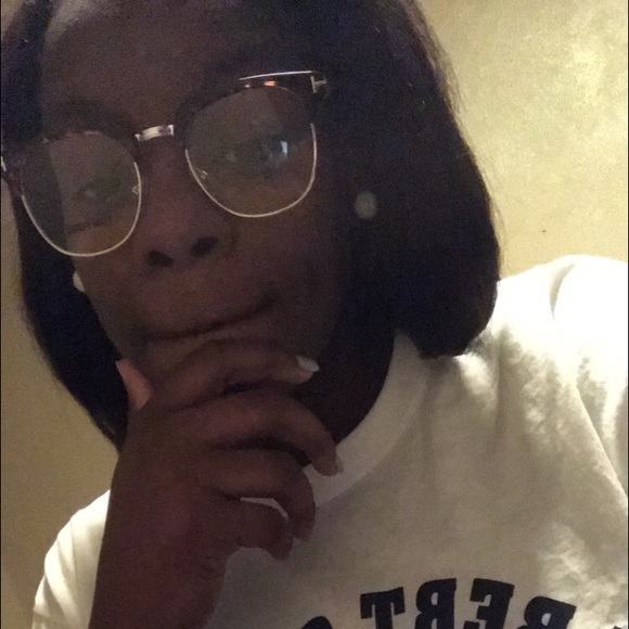 Profile Picture of Atira Fortson (@atira555) on Poshmark