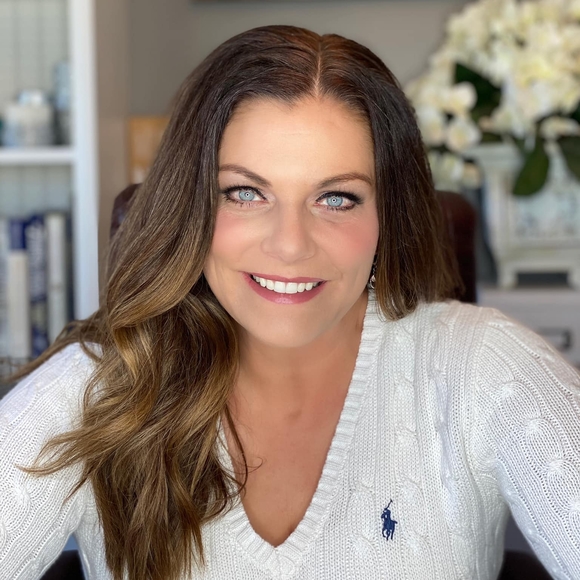 Profile Picture of Gwen Peterson (@gwendywendy) on Poshmark