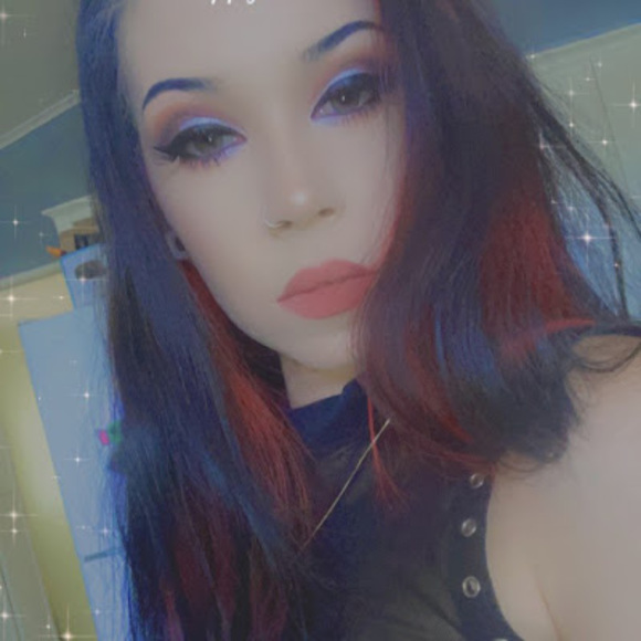 Profile Picture of Cassiee Preller (@cassieepreller) on Poshmark