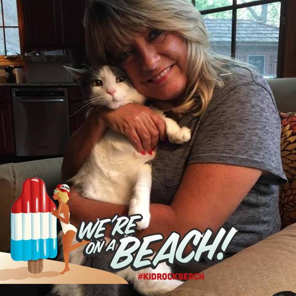 Profile Picture of Liz Peterson fiorito (@lizzyfiorito) on Poshmark