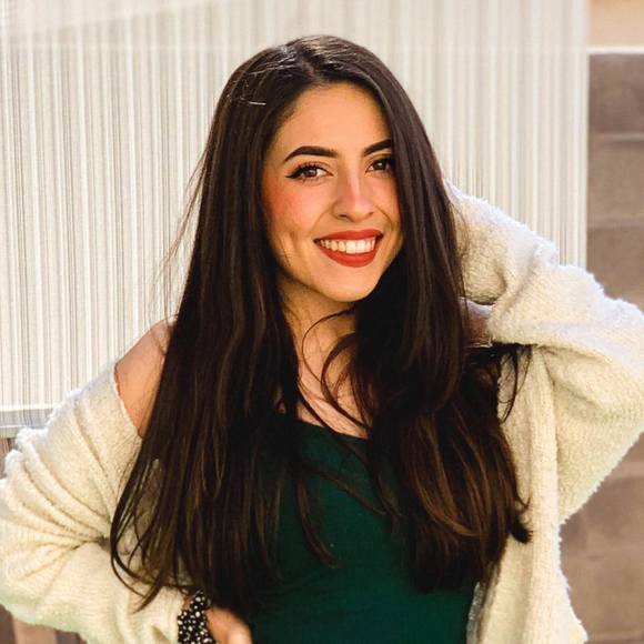 Profile Picture of Alisa Roacho (@alisaroacho) on Poshmark