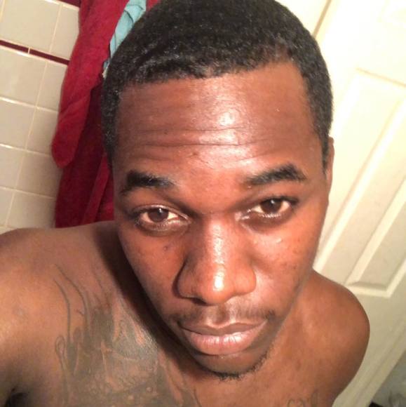 Profile Picture of Rinzy Capone (@rinzyc) on Poshmark