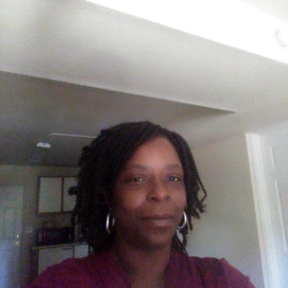 Profile Picture of Lenora Green (@sweetg_48) on Poshmark