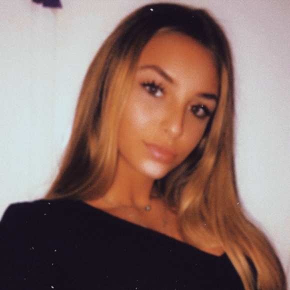 Profile Picture of Juliana Gaudiuso (@julianagaudiuso) on Poshmark