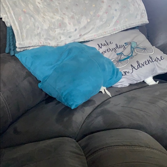 Profile Picture of Alessandra Simari (@a_simari) on Poshmark